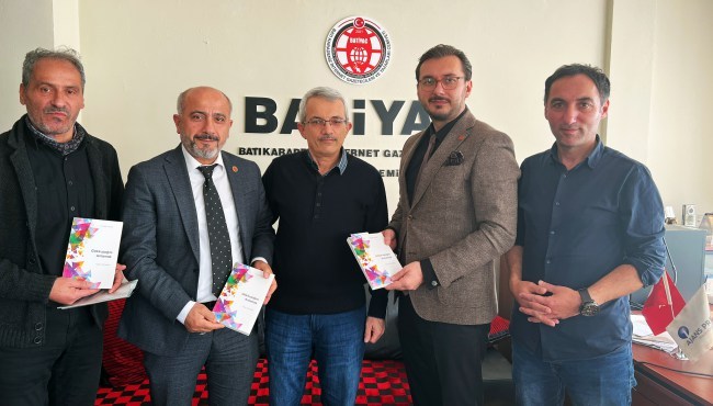 Yazar Özyamak’tan BATİYAC’a Ziyaret Kdz.Ereğlili yazar Tahsin Özyamak, 10 Ocak Çalışan Çalışan Gazeteciler Günü‘nde Batı Karadeniz İnternet Gazetecileri