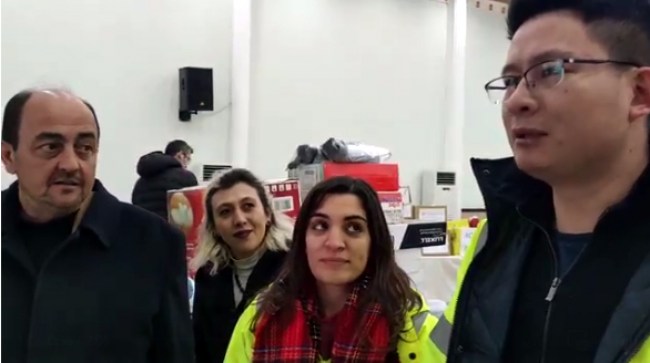 Gülüçlü Çinlilerde, Depremzedeler İçin Yardıma Koştu!… Merkez üssü Kahramanmaraş’ın Pazarcık ve Elbistan ilçeleri olan Gaziantep, Hatay, Kilis, Diyarbakır, Adana, Osmaniye, Şanlıurfa, Adıyaman ve Malatya’da