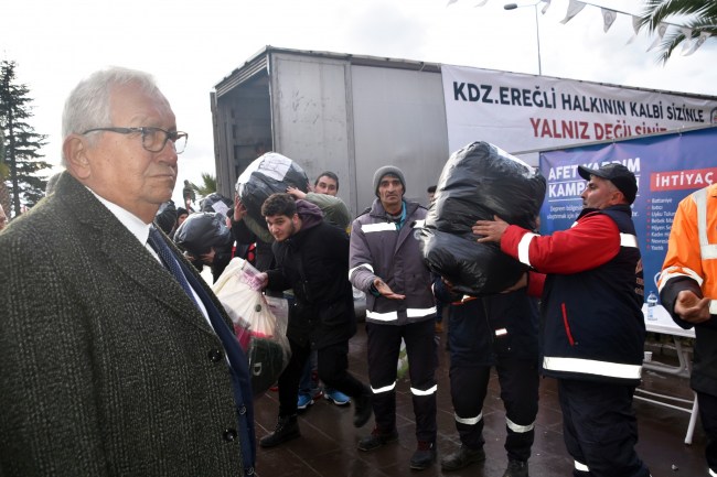 Karadeniz Ereğli‘den 3. TIR yola çıktı, 4. TIR‘da yüklenmeye başladı. Kdz. Ereğli Belediye Başkanı Halil