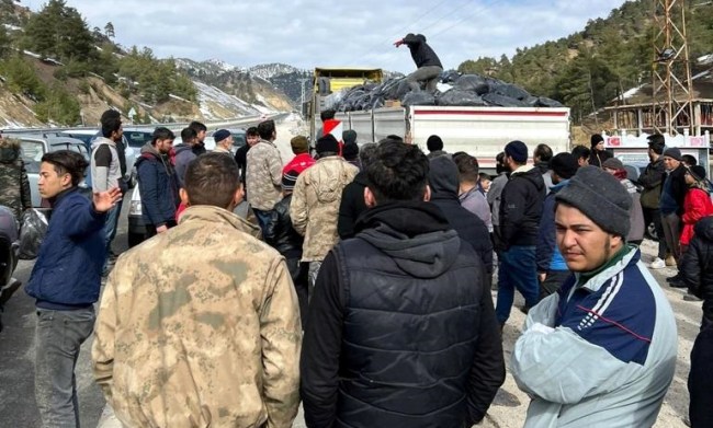 Kdz. Ereğli Belediyesi’nin halkın yardımlarıyla deprem bölgesine gönderdiği toplam 8 tır yardım malzemesi ihtiyaç