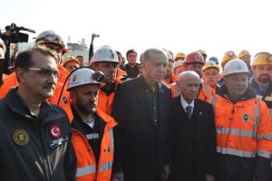 Merkez üssü Kahramanmaraş Pazarcık ve Elbistan ilçeleri olan depremden etkilenen Hatay‘da incelemelerde bulunan Cumhurbaşkanı Recep