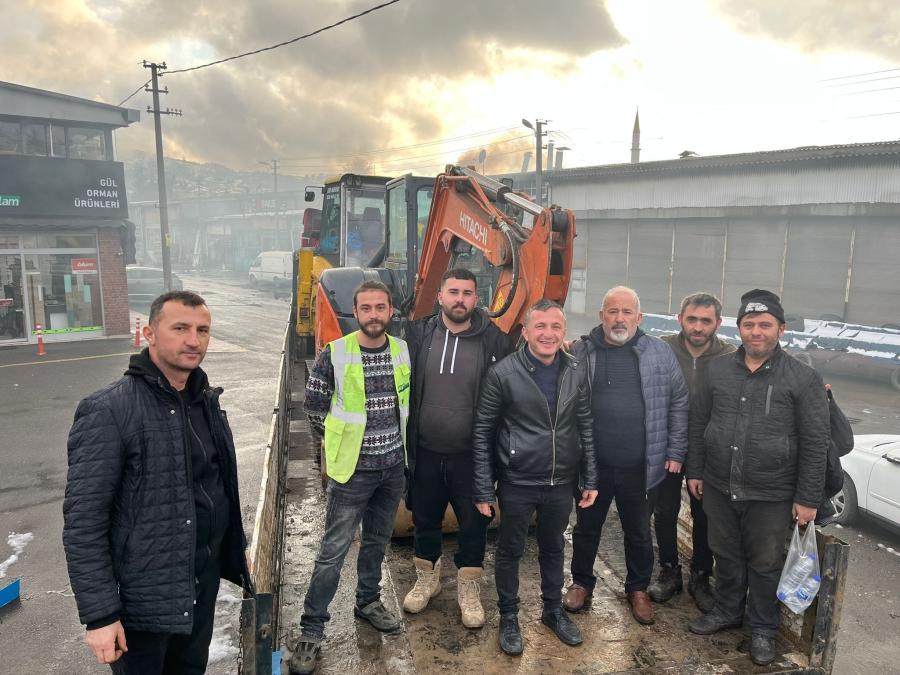 Kdz.Ereğli’de faaliyet gösteren AZM Hafriyat Sahibi, gazeteci Şenol Azman’ın oğlu