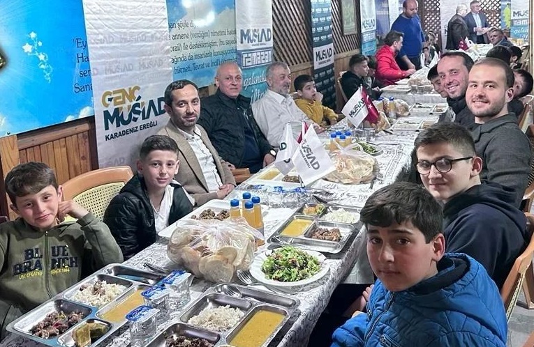 MÜSİAD’dan Kuran Kursu Öğrencilerine iftar. Kdz.Ereğli MÜSİAD yönetimi Kuran Kursu Öğrencilerine iftar programı düzenledi.