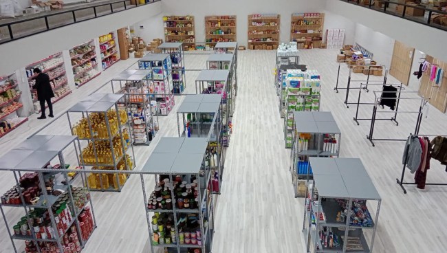 Depremzedeler ihtiyaçlarını karşılayabilirler Kdz.Ereğli Kaymakamlığı bünyesinde Ereğli Lisesi eski spor