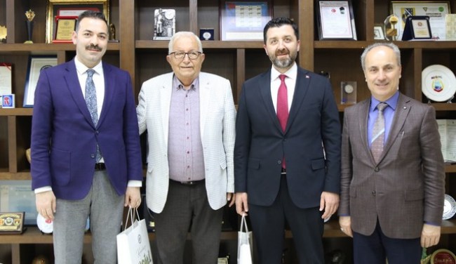 AK Parti’den başsağlığı ziyareti AK Parti heyeti Kdz. Ereğli Belediye Başkanı Halil Posbıyık’a başsağlığı