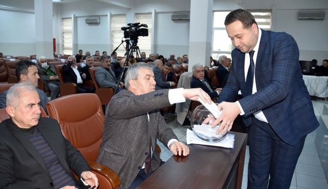 Mecliste, encümen ve ihtisas komisyonu seçimleri yapıldı Kdz. Ereğli Belediye Başkanı Halil Posbıyık başkanlığında toplanan belediye meclisinde,