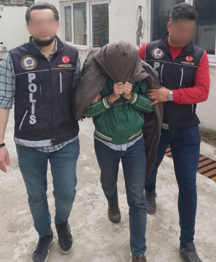 Zonguldak’ta eş zamanlı uyuştucu baskını Açıklama şöyle: Uyuşturucu ve uyarıcı madde ticareti yapan ve kullanan