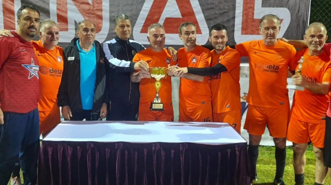 Antalya'da oynanan turnuvayı namağlup bitiren Kdz. Ereğli Zafer Men Masterler