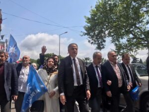 AK Parti Zonguldak Milletvekili adayı Saffet Bozkurt, seçim yasaklarına saatler kala tam