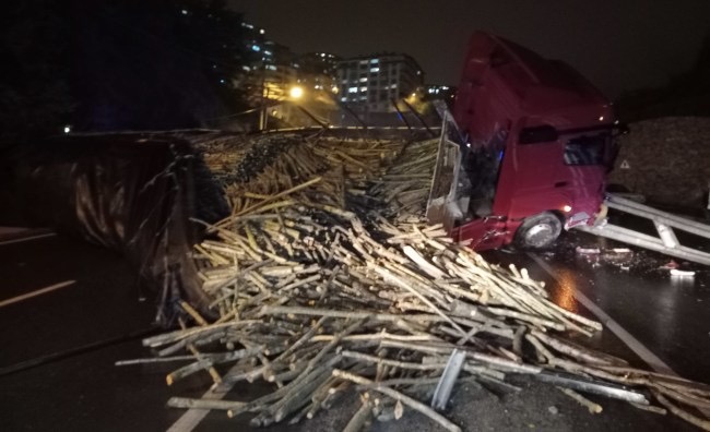 Kaza akşam saatlerinde Kozlu Fatih Sitesi mevkiinde meydana geldi. Seyir