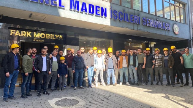 TTK işçileri sendikayı bastı Harici işçiler sendika önünde tepkilerini dile getirerek, ücret eşitsizliğine son