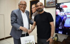 Kdz.Ereğli Belediyespor, Santrafor Adem Parlak’ı Eflatun Beyaz renklerine bağlayan sözleşmeyi