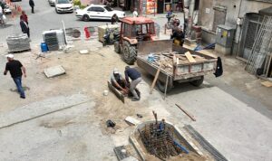 Burhaniye’nin merkezinde yer alan ve birçok esnafın bulunduğu Ali Çetinkaya