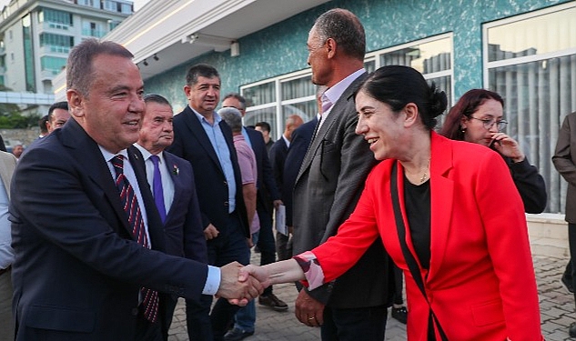Antalya Büyükşehir Belediye Başkanı Muhittin Böcek, Alanya’da muhtarlar ve Sivil