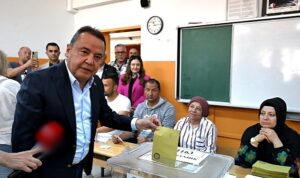 13. Cumhurbaşkanlığı Seçimleri’nin ikinci turunda oyunu kullanan Antalya Büyükşehir Belediye