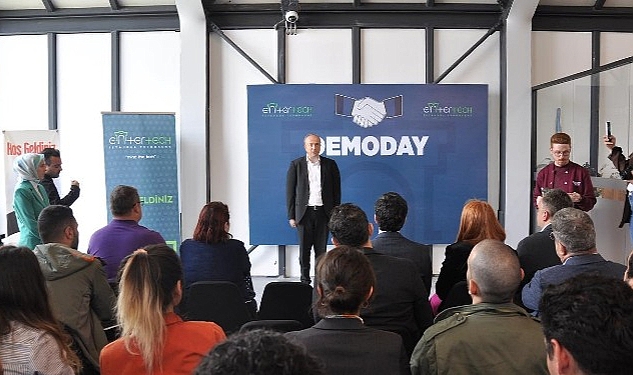 Avcılar Belediyesi Girişimciler ve Yatırımcıları Buluşturdu Avcılar Belediyesi girişimci gençler için yürüttüğü inovasyon çalışmalarına bir yenisini