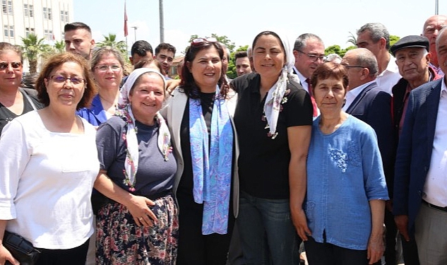 Vatandaşlar, pazardan alışveriş de yapan Başkan Çerçioğlu'na fiyatların çok yüksek