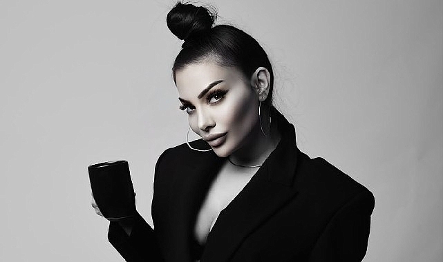 Bahar Toprak; “Yıllar sonra güzelliğimin farkına vardım!” Aşk hayatıyla ve yaşam tarzıyla dikkat çeken cemiyet hayatının tanınan