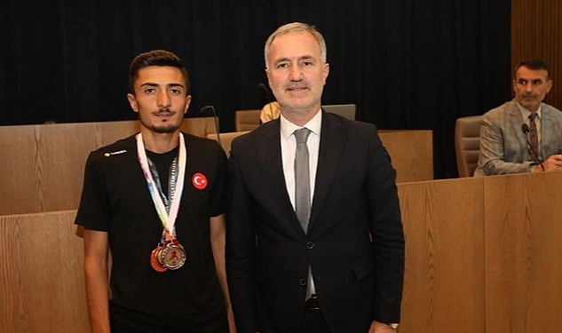 Karadağ’da yapılan Balkan Dağ Koşuları Şampiyonasında 3’üncü olarak ülkemize bronz