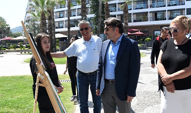 Kemer Kaymakamı Hüseyin Çam ve Kemer Belediye Başkanı Necati Topaloğlu,