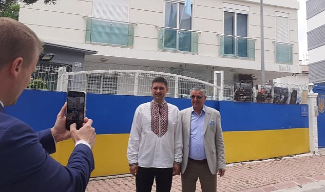 Kemer Belediye Başkanı Necati Topaloğlu, Ukrayna Antalya Konsolosu Oleksandr Voronin’e