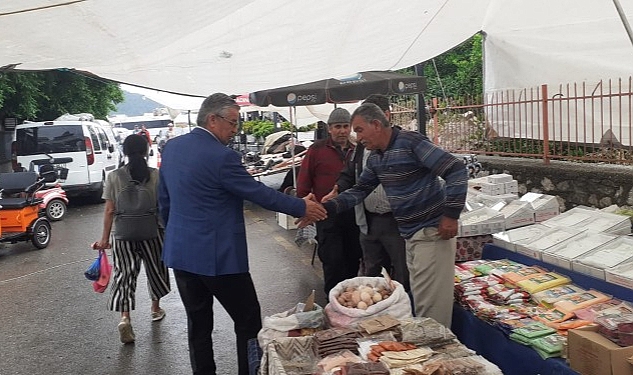 Başkan Topaloğlu’ndan pazar esnafına ziyaret Kemer Belediye Başkanı Necati Topaloğlu, ilçe genelinde kurulan pazar yerlerinde