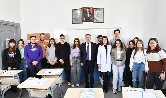 Eğitim alanındaki yatırımları ve başarılarıyla fark yaratan Bayraklı Belediyesi, bünyesindeki