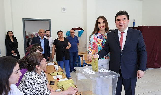 Buca Belediye Başkanı Erhan Kılıç, 13. Cumhurbaşkanı Seçimi’nde oyunu kullandı.