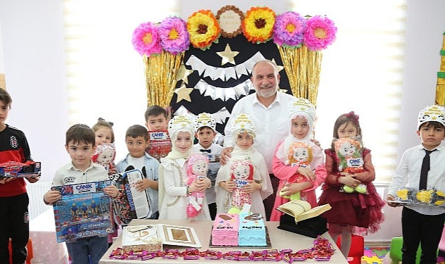 Canik Belediyesi Sıbyan Sınıfları’nda Kur’an-ı Kerim’e geçen öğrenciler için tören