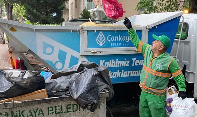 Çankaya Belediyesi, ilçenin dört bir yanında köşe bucak temizlik yapıyor.