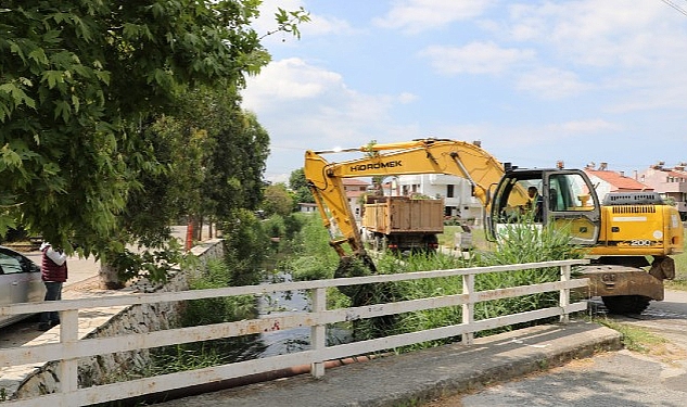 Edremit Belediyesi tarafından, Akçay Mahallesi Pina Deresi’nde temizlik çalışmaları başladı.