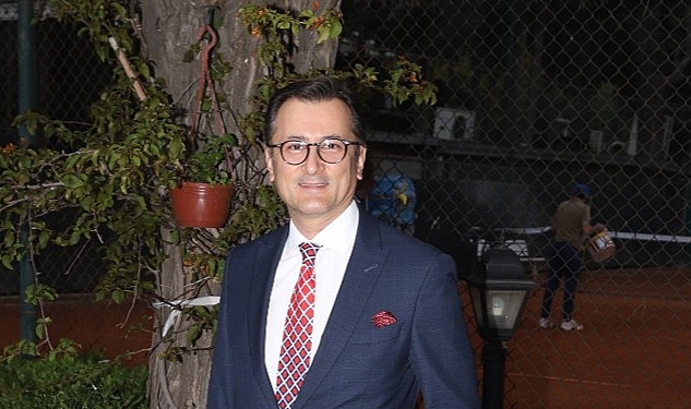 Doç. Dr. İlker Kiriş’ten Varise Karşı Altın Öneriler Ünlü kalp damar uzmanı Doç. Dr. İlker Kiriş, "Dora Magazin"