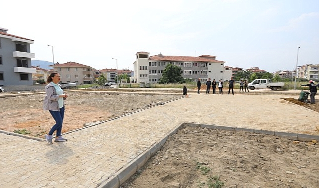 Cumhuriyet Mahallesi’nde vatandaşların talepleri üzerine yeni bir park çalışması başladı.