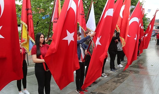Gölcük’te 19 Mayıs Atatürk’ü Anma Gençlik ve Spor Bayramı’nın 104.’üncü yılı; düzenlenen tören ve programlarda coşku ile kutlandı Gölcük’te 19 Mayıs Atatürk'ü Anma Gençlik ve Spor Bayramı dolayısıyla