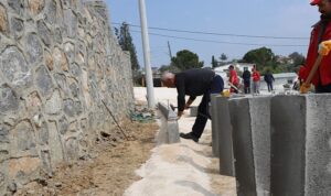 Menderes Belediyesi tarafından Görece Mahallesinde yol yapım çalışmaları gerçekleştirildi.