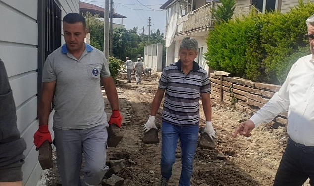 Kemer Belediye Başkanı Necati Topaloğlu, Göynük Mahallesi'nde yapımı süren yol