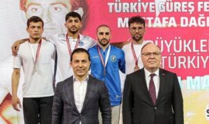 Kocaeli Büyükşehir Belediye Kağıtspor’un altyapısından yetişen başarılı güreşçiler Türkiye Şampiyonasından