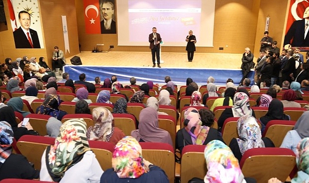 12 ilçede 12 ayrı sergi düzenleyerek el emeği göz nuru