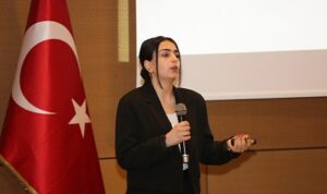 Doktor Öğretim Üyesi Dilek Yıldırım, meme kanserine karşı erken teşhisin