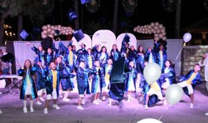 Kemer Merkez İlkokulu 4-E sınıfı mezuniyet ve halk müziği veda