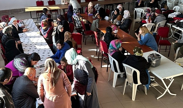 Narlıdere Belediyesi, ihtiyaç sahibi ailelerin öğrencilere beslenme desteği sağlamaya devam