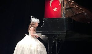 Nilüfer Belediyesi’nin düzenlediği Müzik Eğitim Çalışmaları’na katılan öğrenciler 9 aylık