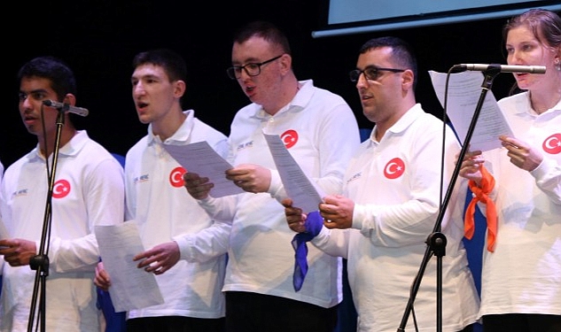 Büyükşehir’in Cemil Meriç Engelsiz Yaşam Merkezi’nde eğitim alan özel öğrencileri