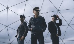 ‘’Nefes Bile Almadan’’,"Kalpsiz Romantik", "Beni Sevdi Benden Çok" ve "Tutmuyor