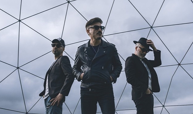 ‘’Nefes Bile Almadan’’,"Kalpsiz Romantik", "Beni Sevdi Benden Çok" ve "Tutmuyor