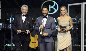 Bu sene rekor katılımla İstanbul'da düzenlenen Uluslararası Zirve Ödülleri, iş,