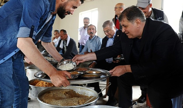 CHP İzmir Milletvekili Prof. Dr. Kamil Okyay Sındır ve Karşıyaka