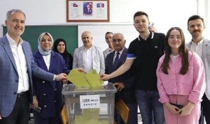 İnegöl Belediye Başkanı Alper Taban, Cumhurbaşkanlığı 2.tur seçiminde oyunu Yunus