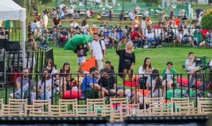 Kemerburgaz Kent Ormanı’nda, gökyüzünün altında, birçok kültür sanat ve eğlence