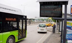 Büyükşehir Belediyesi, kent genelinde 105 yolcu bilgilendirme sistemiyle vatandaşlara hizmet